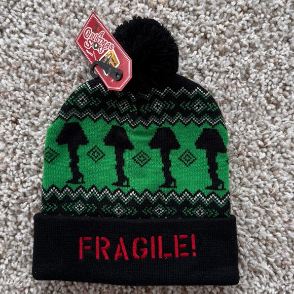 A Christmas Story Iconic “Leg Lamp” Pom Beanie Hat NWT 🦵💡 💚🖤❤️ - Picture 1 of 2
